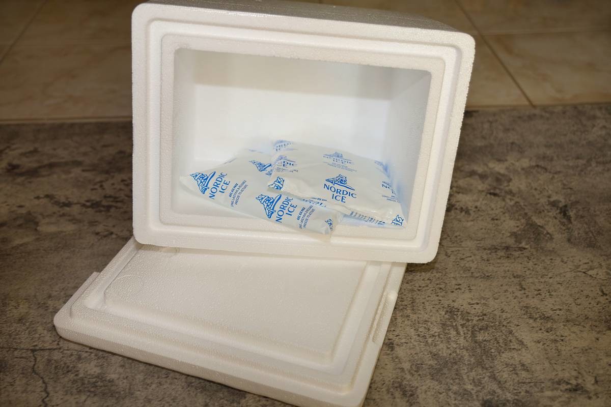 아이스팩 / Rosamar-Shutterstock.com