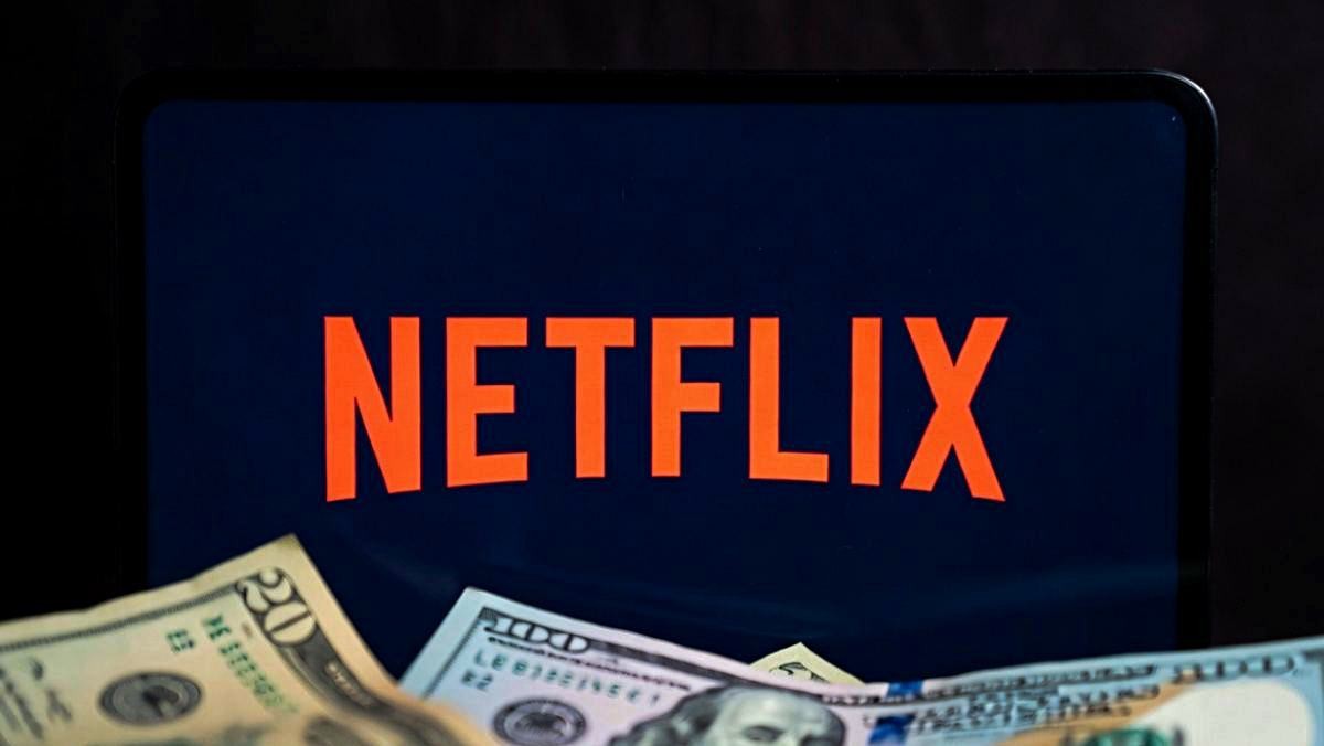 '넷플릭스의 초강수'. 기사 내용을 바탕으로 제작한 자료사진.