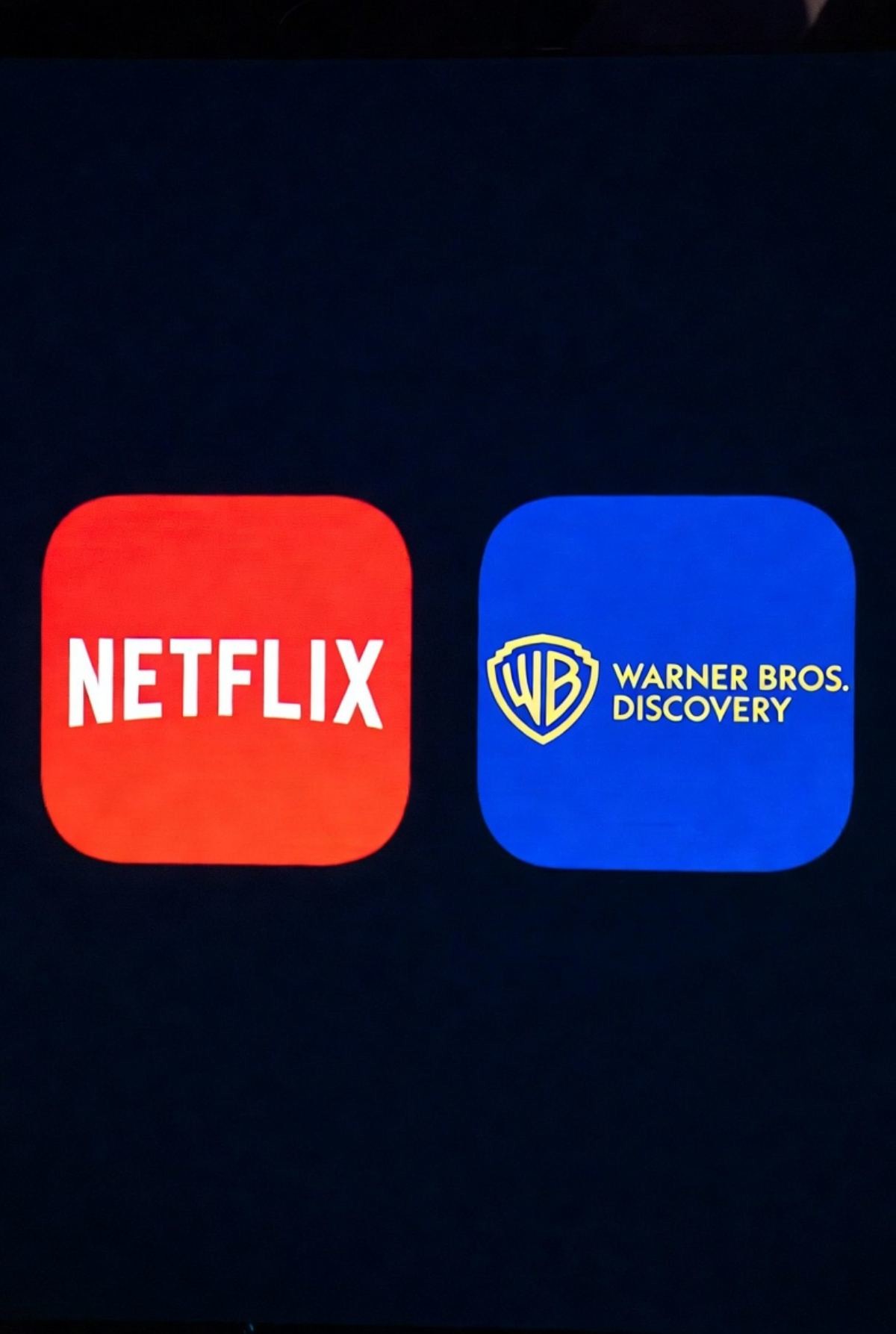 워너브라더스디스커버리를 106조원에 품은 넷플릭스. 기사 내용을 바탕으로 제작한 자료사진.