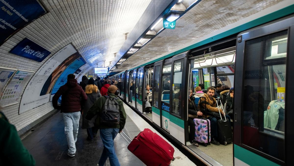 프랑스 파리 도심의 지하철. / Pierre Laborde-shutterstock.com