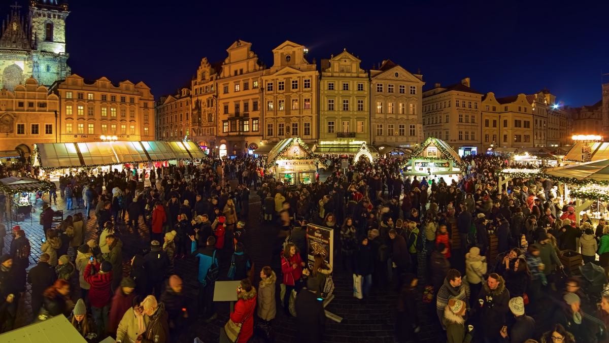 체코 크리스마스 마켓. / Mikhail Markovskiy-shutterstock.com