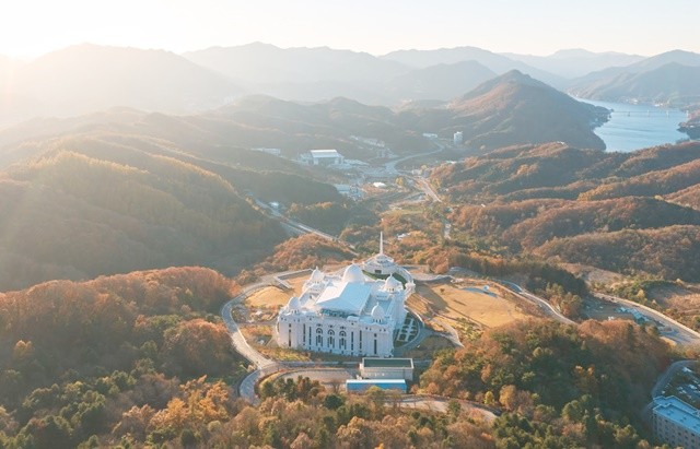 천원궁 박물관 쪽에서 굽어보는 효정천원