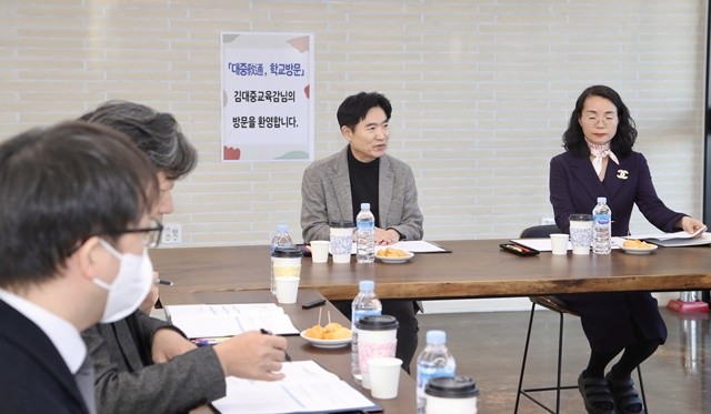 8일 김대중 전라남도교육감과 여수해양과학고등학교 교육가족들이 ‘직업계고 현장실습’ 개선 방향을 주제로 논의하고 있다.