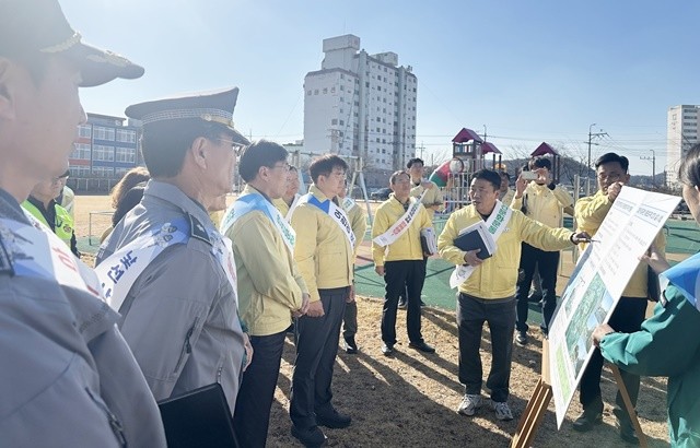 나주시가 지난 5일 영산포초등학교 일원에서 관계기관과 함께 아동 대상 범죄 예방 캠페인을 벌였다
