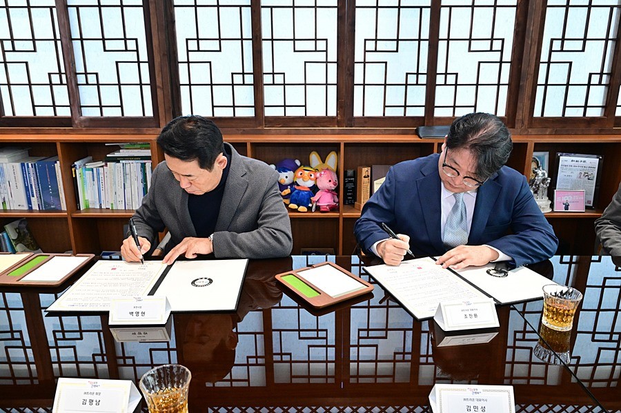 백영현 포천시장(왼쪽)