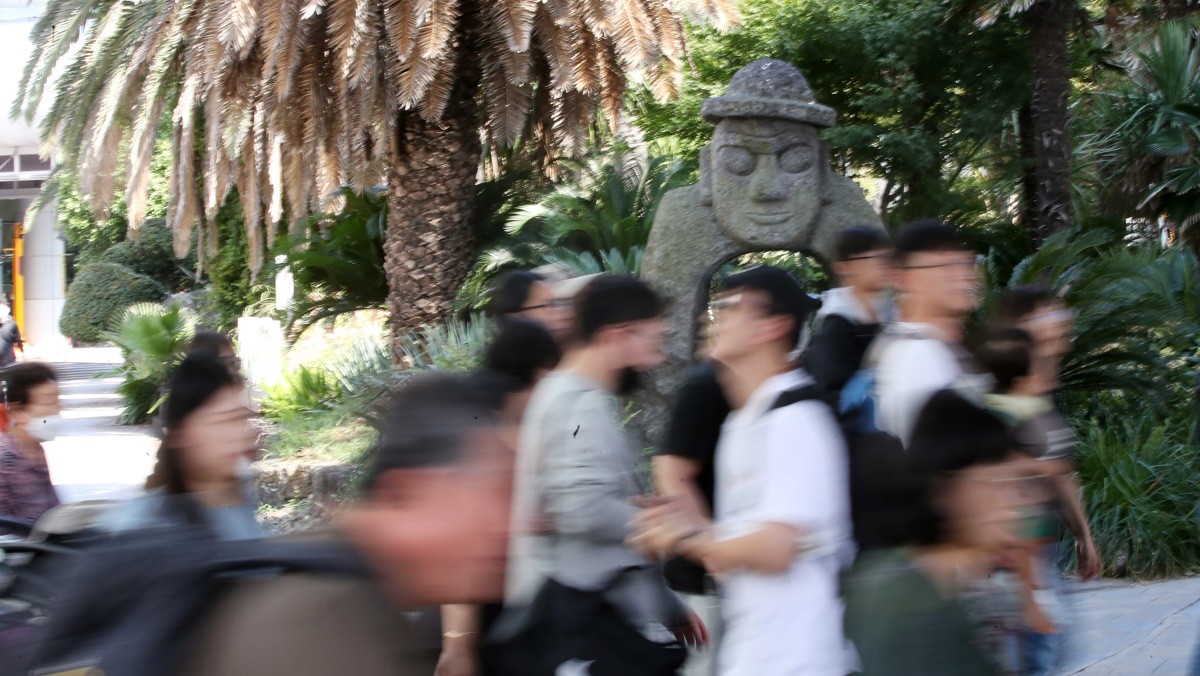 제주국제공항 귀성객과 관광객들 / 뉴스1