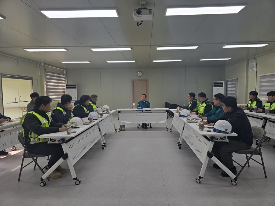 대구도시개발공사 CEO 주관으로 사업장 관계자들이 참석한 가운데 안전간담회가 열리고 있다. / 대구도시개발공사 제공