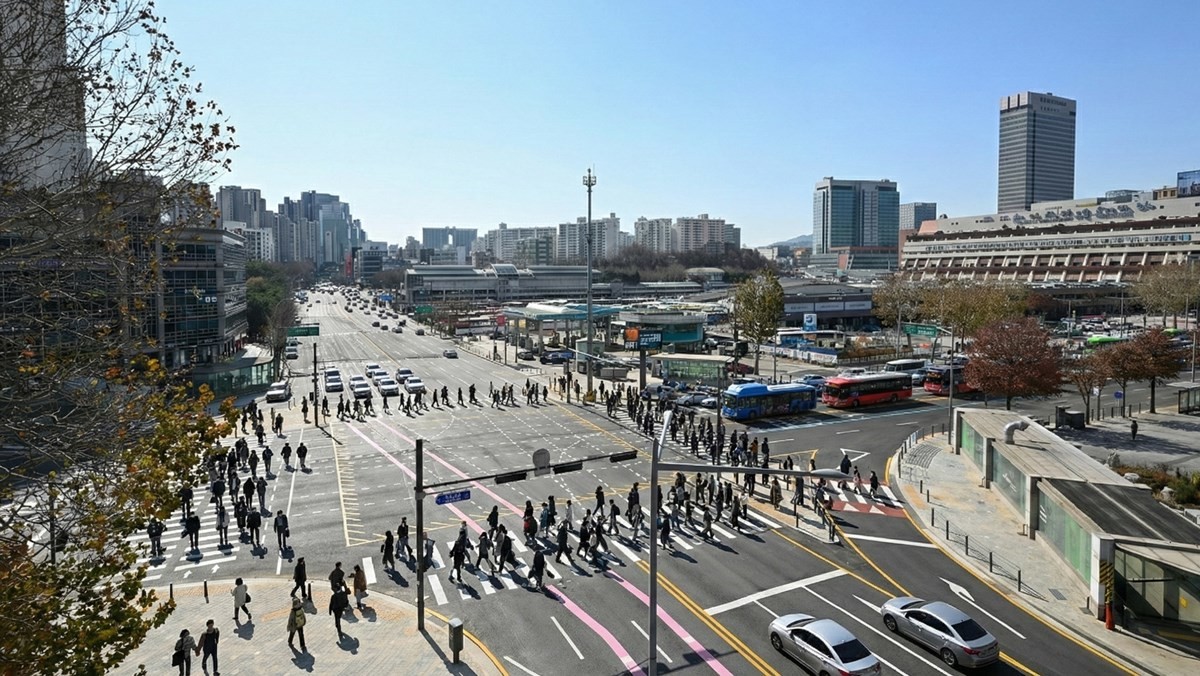 서초구 고속터미널사거리 횡단보도 자료 사진