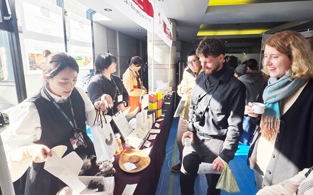 보성군은 ‘제22회 일본 쓰시마 홍차 서밋’에 참가하여 큰 호을 얻었다
