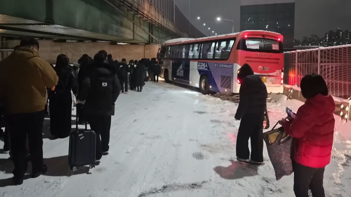 경기 안양시 동안구 평촌IC 나들목 / 유튜브 'KBS News' 보도화면 익명 시청자 제보 사진 캡처