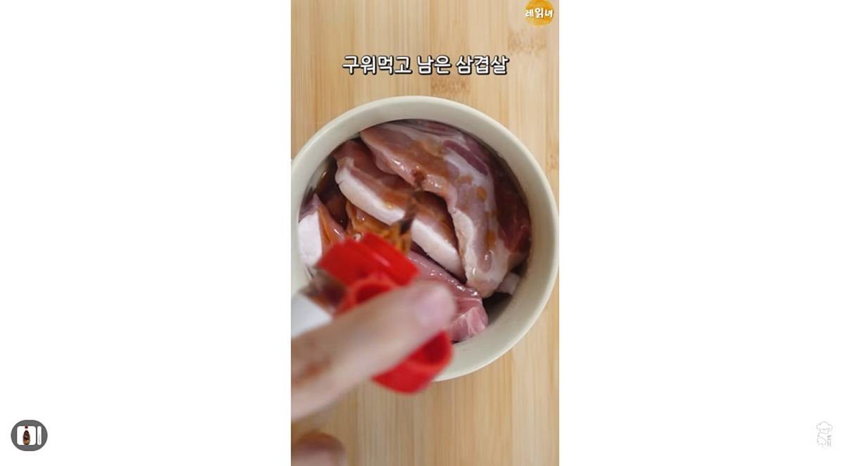 참소스로 삼겹살 재우기 / 유튜브 '레시피 읽어주는 여자'