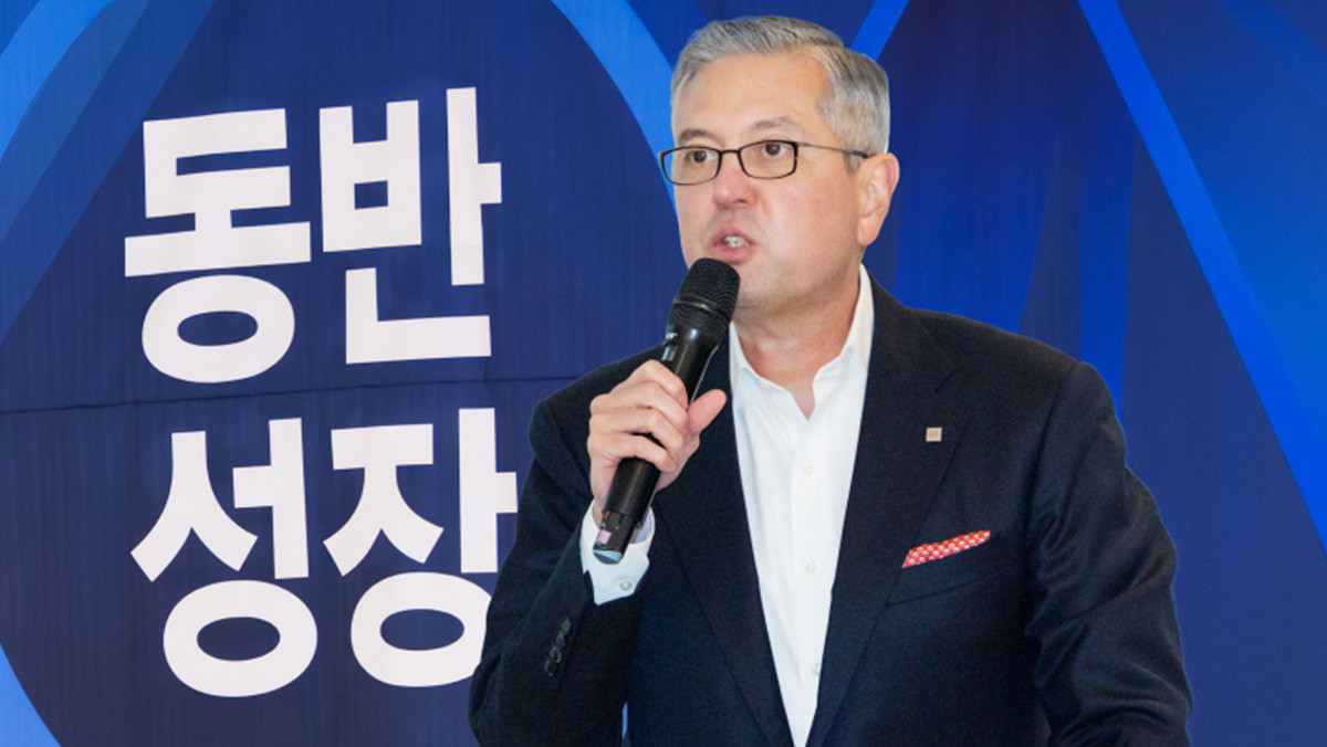 헥터 비자레알 GM 한국사업장 사장이 전국 협력 서비스 및 판매 네트워크 대표자 컨퍼런스에서 발언하고 있다. / GM 한국사업장