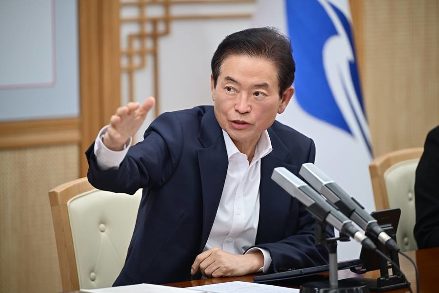 이철우 경상북도지사가 10일 오전 경북도청에서 정례 간부회의를 주재하고 있다/경북도