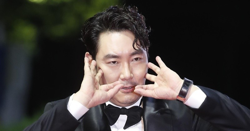 조진웅 씨가 과거 부산광역시 우동 영화의 전당에서 열린 '제26회 부산국제영화제(BIFF)' 개막식 레드카펫 행사에 참석하고 있다. / 뉴스1