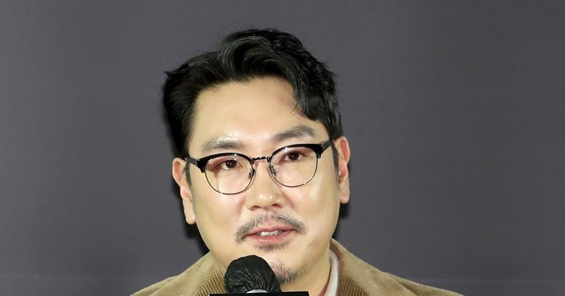 조진웅 씨가 과거 서울 성동구 메가박스 성수에서 열린 영화 '대외비' 제작보고회에서 인사말을 하고 있다. '대외비'는 1992년 부산, 만년 국회의원 후보 해웅과 정치판의 숨은 실세 순태, 행동파 조폭 필도가 대한민국을 뒤흔들 비밀문서를 손에 쥐고 판을 뒤집기 위한 치열한 쟁탈전을 벌이는 범죄 드라마다. / 뉴스1