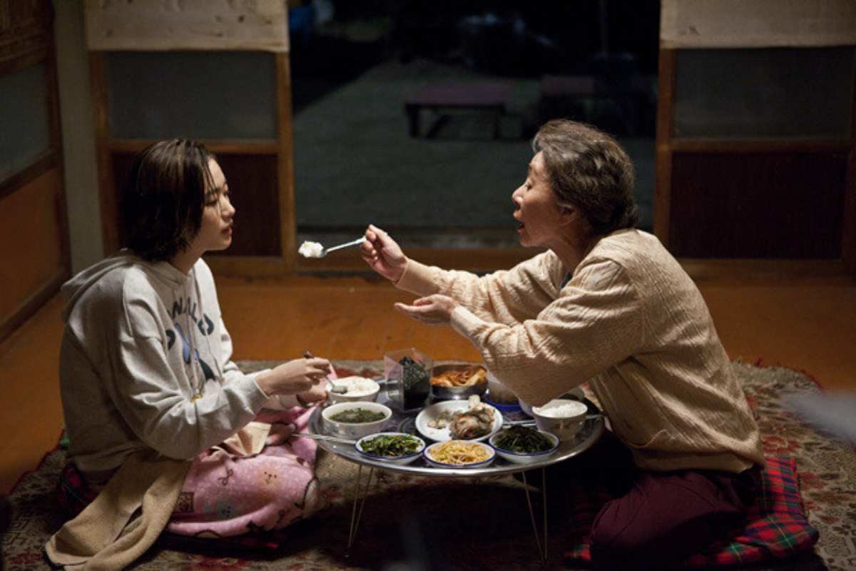 '계춘할망' 김고은, 윤여정 스틸컷. / 콘텐츠 난다긴다 제공