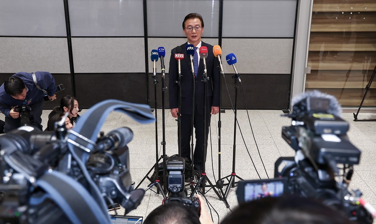 통일교로부터 금품을 수수했다는 의혹이 제기된 전재수 해양수산부 장관이 11일 오전 인천국제공항을 통해 귀국해 사의를 밝히고 있다. / 뉴스1