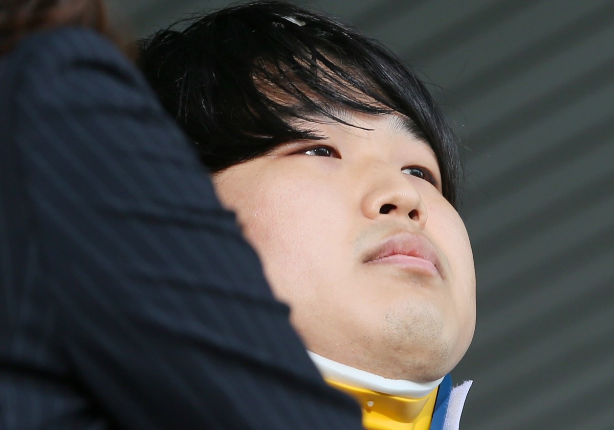 '박사방' 운영자 조주빈 자료 사진. 복역 중인 조주빈에게 징역 5년 형이 추가로 확정됐다. 조주빈은 미성년자 성 착취물을 텔레그램 대화방인 '박사방'에 유포해 이미 징역 42년 4개월을 확정받았다. 이에 따라 조주빈에겐 총 징역 47년이 확정됐다.      / 연합뉴스