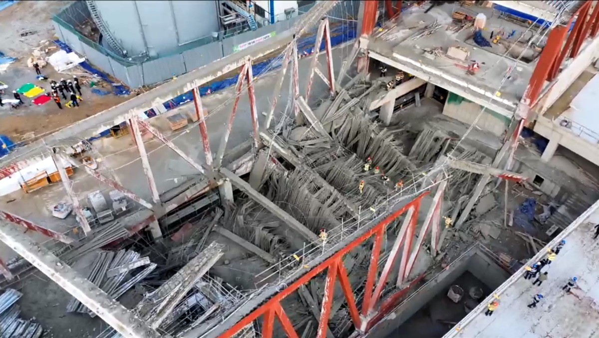 광주대표도서관 붕괴 현장 모습 11일 오후 1시 58분쯤 광주 서구 치평동(상무지구)의 광주대표도서관 공사 현장에서 레미콘 타설 중 붕괴 사고가 발생해 4명이 매몰됐다. 사진은 사고현장 모습. / 소방청 제공,뉴스1