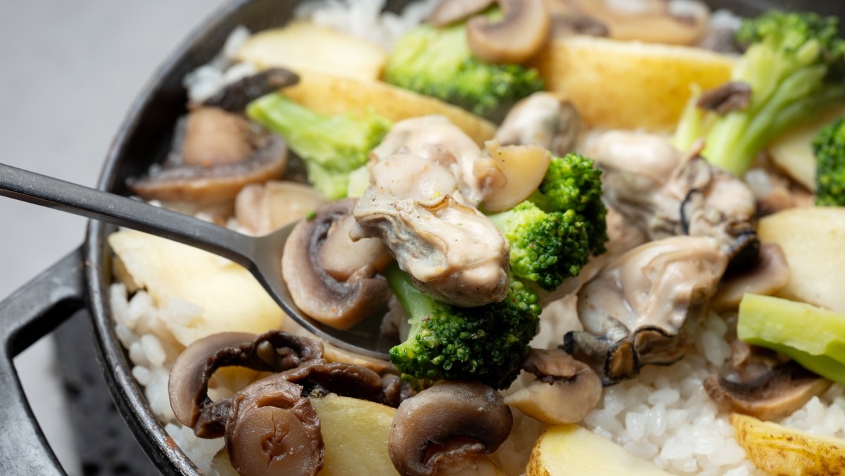 굴국밥 / mnimage-shutterstock.com