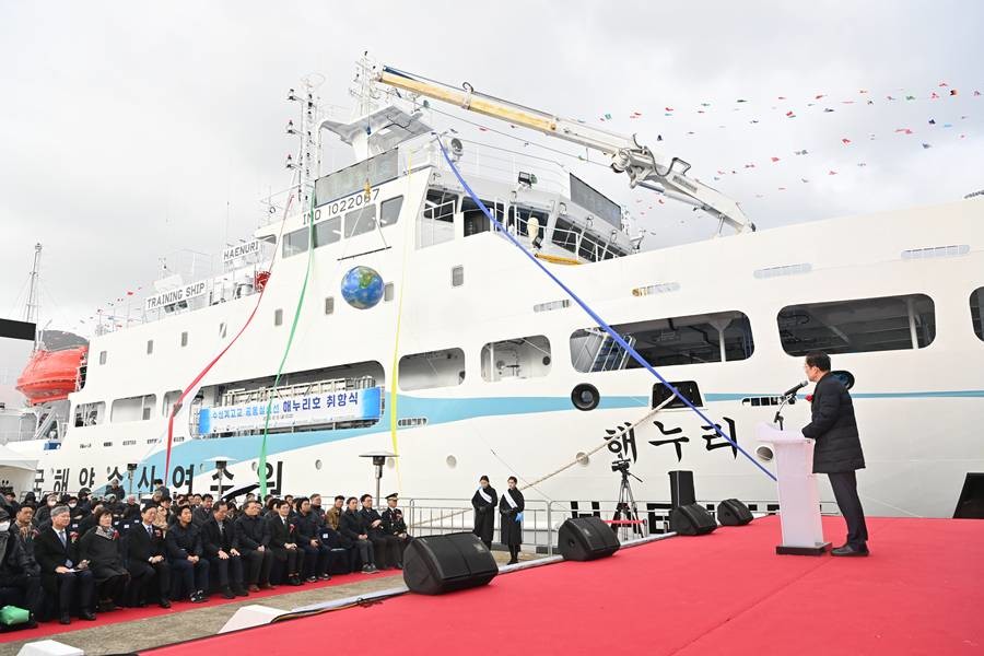 수산계고 공동실습선 ‘해누리호’ 취항식서 인사말하는 임종식 교육감/이하 경북교육청
