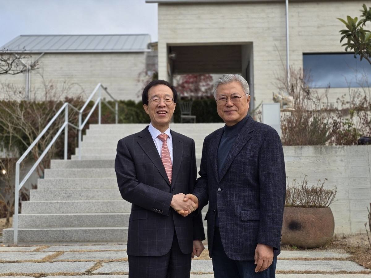 국민통합위 이석연 위원장, 문재인 전 대통령 예방. / 국민통합위 제공