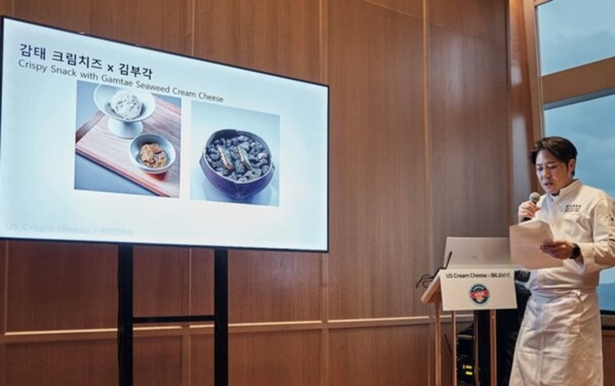 미국산 크림치즈로 개발한 한식 메뉴 설명을 하고 있는 비채나 전광식 셰프. / 미국유제품수출협회