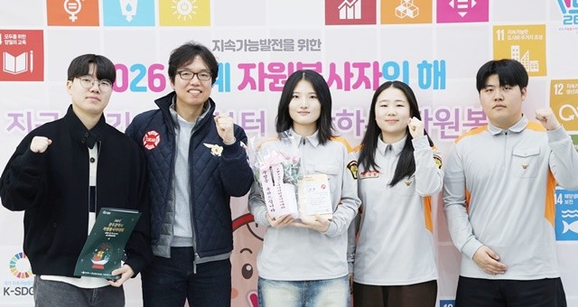 호남대 김민교 학생, ‘광주시 자원봉사자대회’ 광주시장 표창(사진 좌측부터 김홍수 학생대장, 김용철 교수, 김민교 예방훈련반장, 고태희 총무부장, 박주현 방호부장)