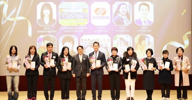 김민교 학생 시장 표창(맨 왼쪽).