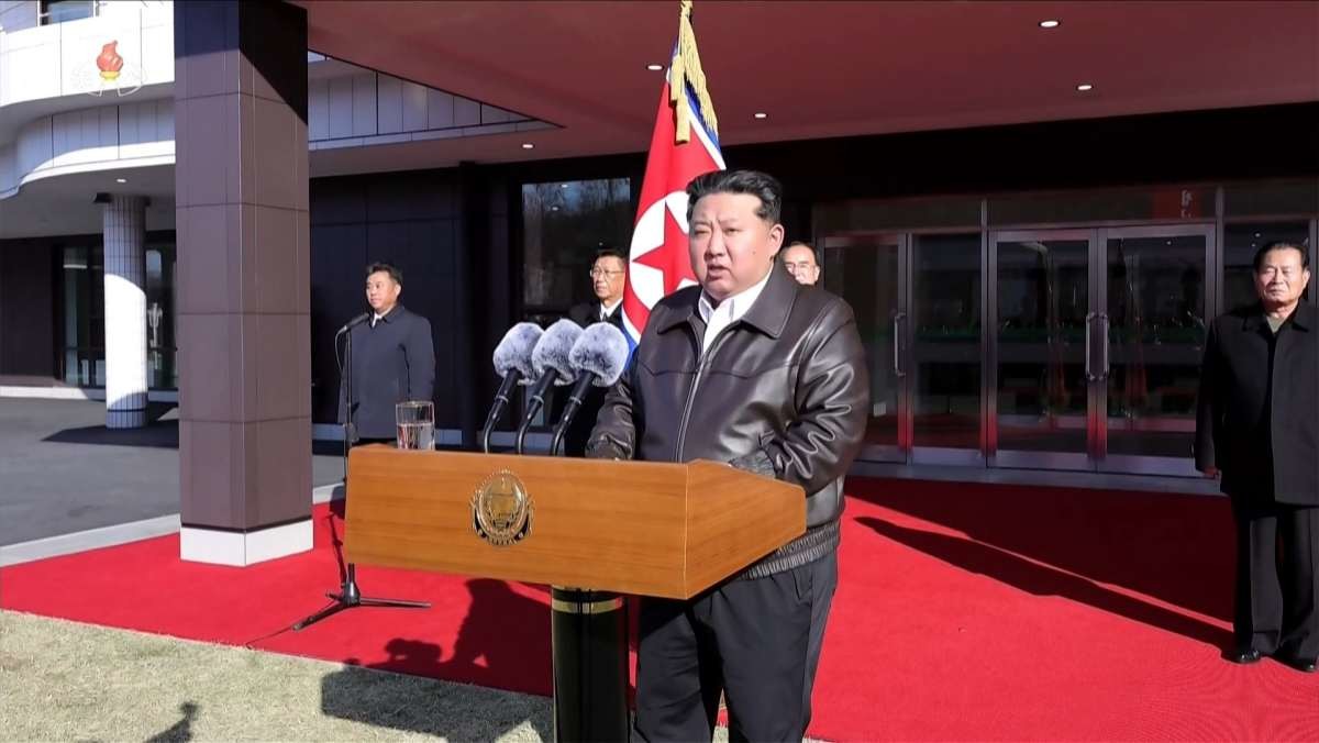 김정은 국무위원장이 '지방발전 20×10 정책'의 일환으로 건설된 강동군병원 준공식에 참석해 연설했다고 조선중앙TV가 지난달 20일 보도했다. / 연합뉴스