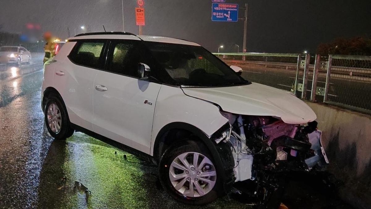 지난 13일 부산 사상구 삼락생태공원 앞 강변대로서 발생한 사고. / 사상경찰서 제공-뉴스1