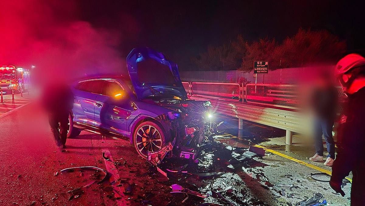 지난달 29일 전북 정읍시 북면의 한 교차로 인근에서 발생한 사고. / 전북특별자치도소방본부 제공-연합뉴스