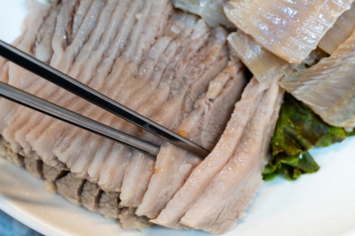 수육 지료사진 / SUNGMOON HAN-shutterstock.com