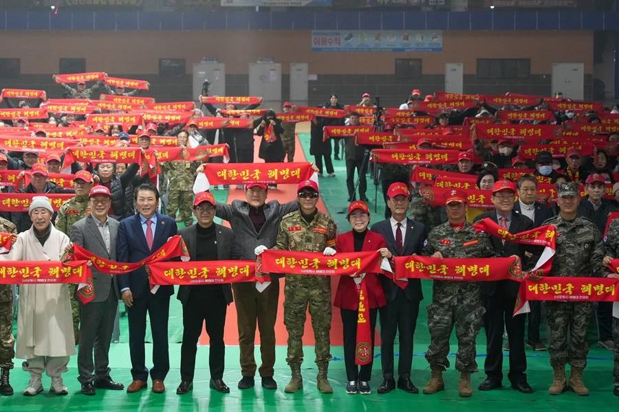 포항시해병대전우회가 13일 포항 만인당에서 '2025년 포항시 해병대 가족의 밤' 행사를 개최했다./이하 김진호 기자