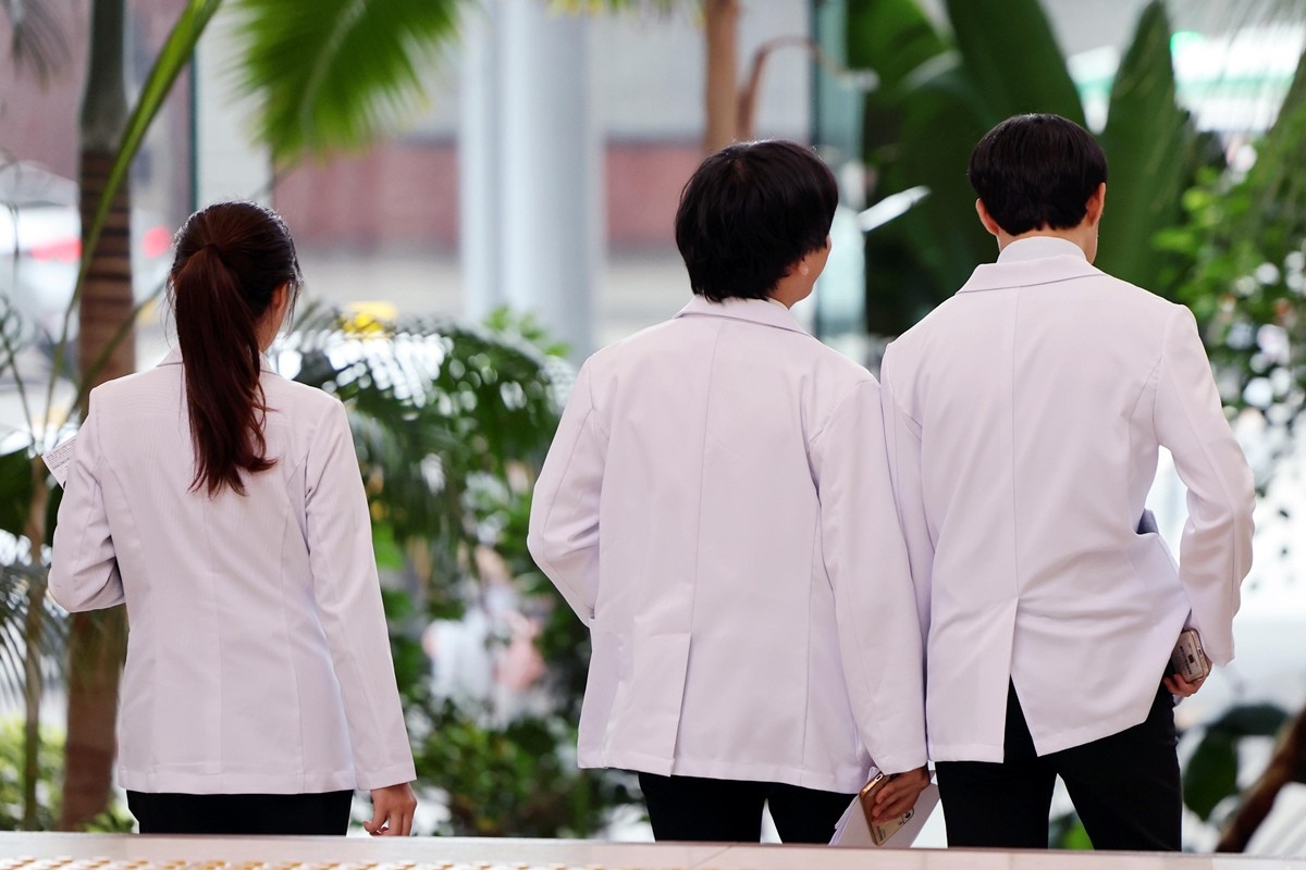 서울 시내 한 대학병원에서 의료진이 이동하고 있다. / 뉴스1