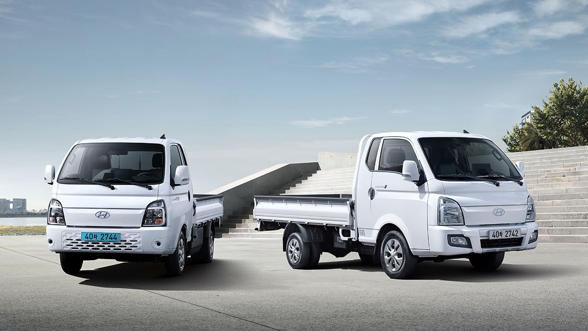 2026 포터Ⅱ. 왼쪽부터 일렉트릭과 LPG 모델. / 현대자동차