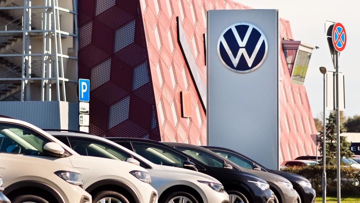 폭스바겐 자동차. / fotokaleinar-shutterstock.com