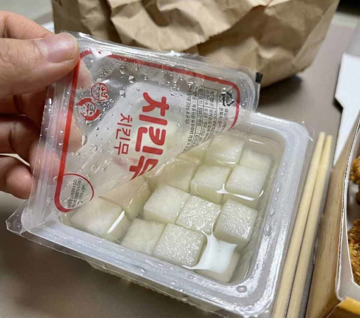 치킨 먹을 때 빠질 수 없는 치킨무. 기사 내용 토대로 제작한 자료사진.