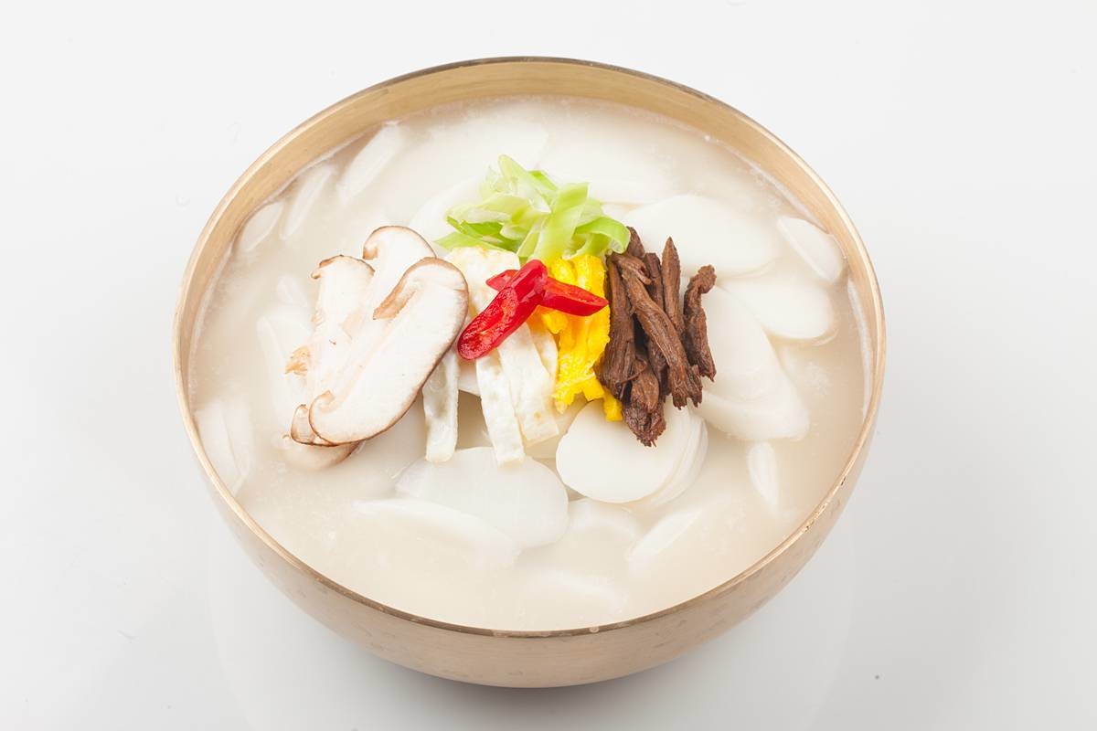 떡국 / Jeong-Seon-Shutterstock.com