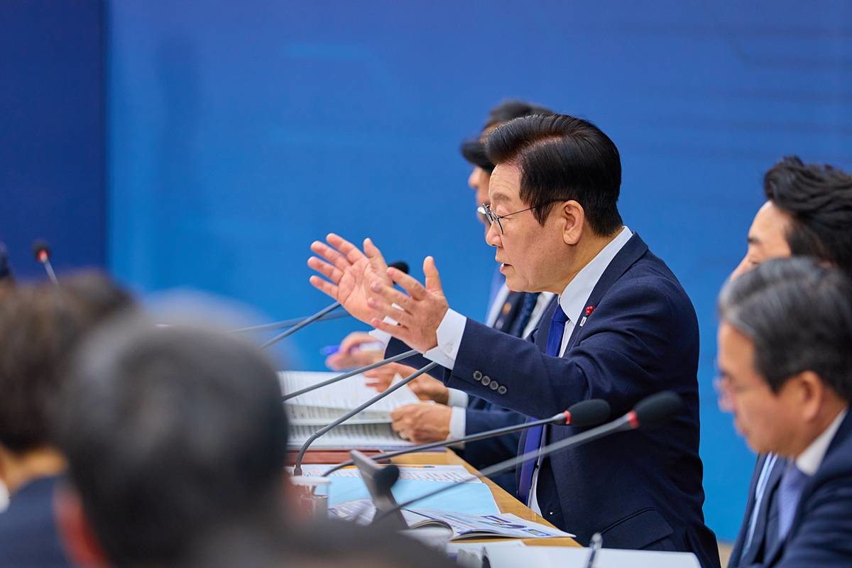 이재명 대통령이 지난 16일 세종시 정부세종컨벤션센터에서 열린 보건복지부(질병관리청)·식품의약품안전처 업무보고에서 발언하고 있다 / 대통령실 제공, 연합뉴스