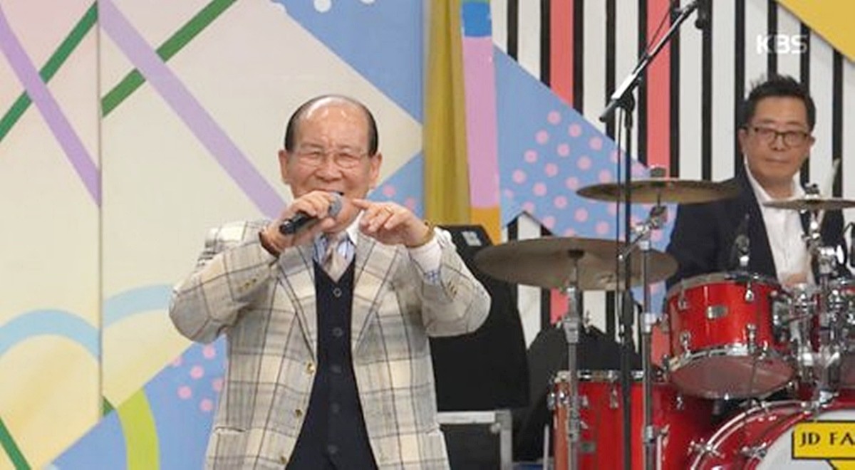 KBS1TV '전국노래자랑'에 출연한 지병수 할아버지 생전 모습.     지병수 할아버지가 별세했다는 소식이 17일 뒤늦게 알려졌다. 향년 82세.      / KBS1TV '전국노래자랑'