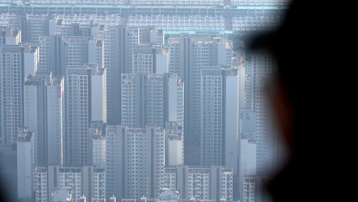 서울 송파구 롯데월드타워 전망대 서울스카이에서 내려다 본 송파구의 아파트 단지. / 뉴스1