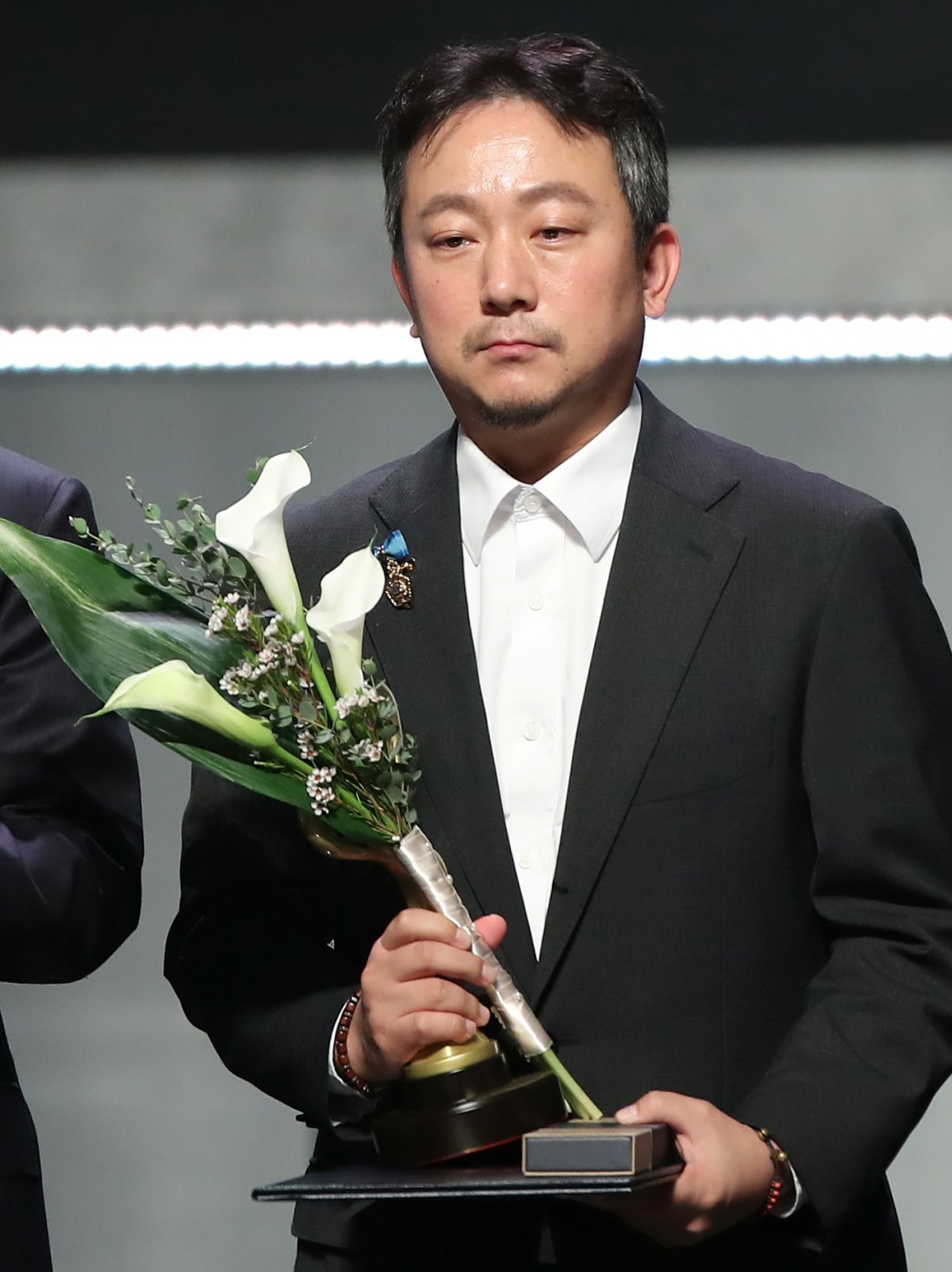 '2024 대한민국 대중문화예술상' 시상식에 참석해 국무총리 표창을 받은 장재현 감독 / 뉴스1