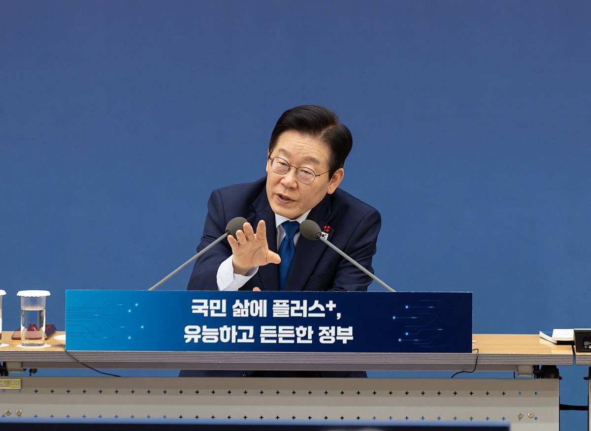 이재명 대통령이 17일 세종시 정부세종컨벤션센터에서 열린 행정안전부(경찰청, 소방청)·인사혁신처 업무보고에서 발언하고 있다 / 대통령실 제공, 뉴스1