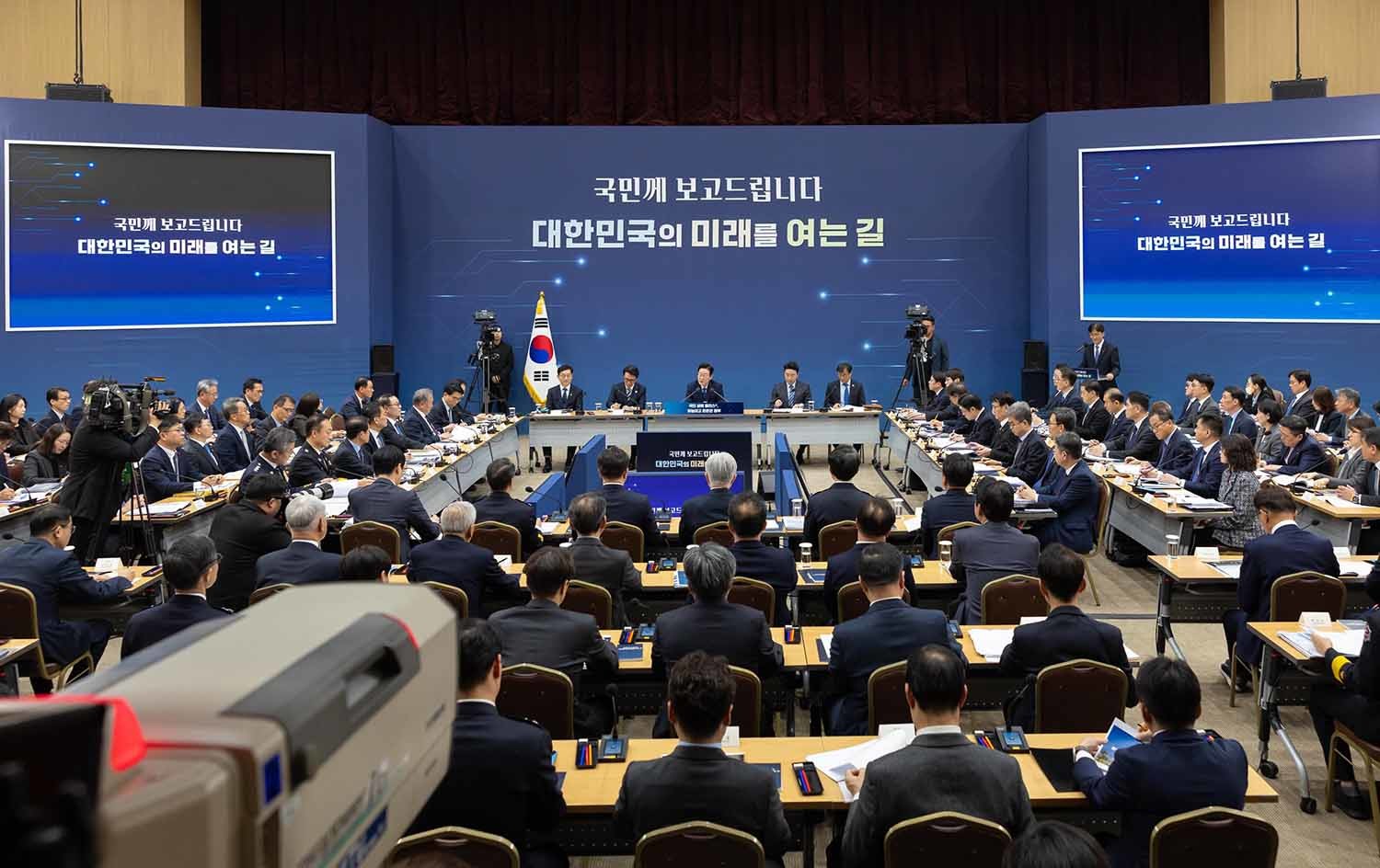 이재명 대통령이 17일 세종시 정부세종컨벤션센터에서 열린 행정안전부(경찰청, 소방청)·인사혁신처 업무보고에서 발언하고 있다. / 대통령실 제공