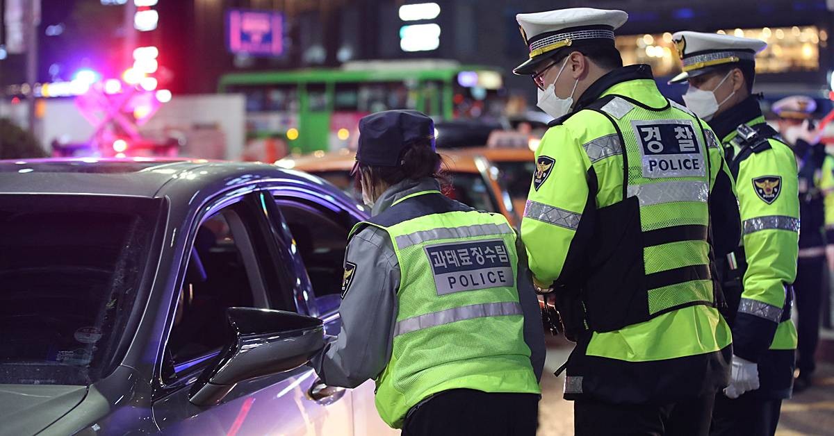 서울 강남구 도산대로 일대서 음주단속 / 뉴스1