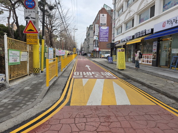 고강초등학교 앞 청정 안심길 조성 공사 완료 모습. / 부천시