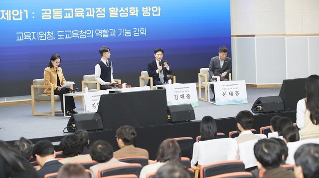 18일 전라남도교육청교육연구정보원에서 ‘제7기 전남학생의회 하반기 정기회’가 진행되고 있다.