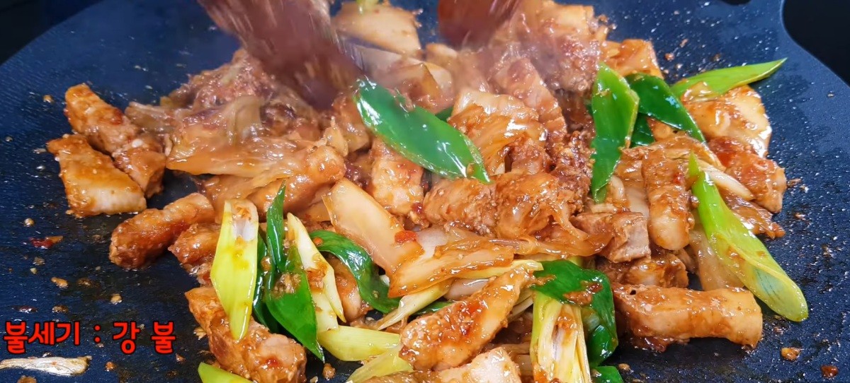 양념 곁들인 삼겹살 요리 / 유튜브 '이 남자의 cook'
