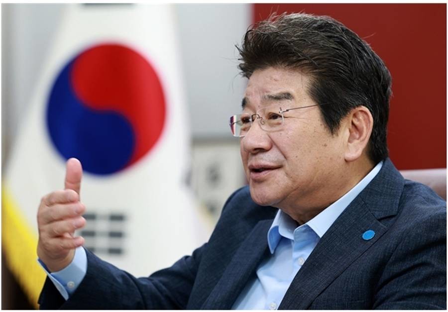 3선 국회의원을 지낸 강석호 한국자유총연맹 총재가 17일 경북도지사 불출마 및 정계 은퇴를 공식 선언했다./사진 자총 제공